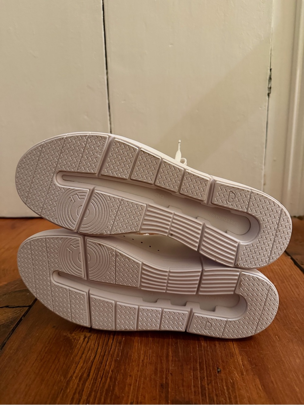 On Running Women's White Low-Top Sneakers - Picture 6 of 6